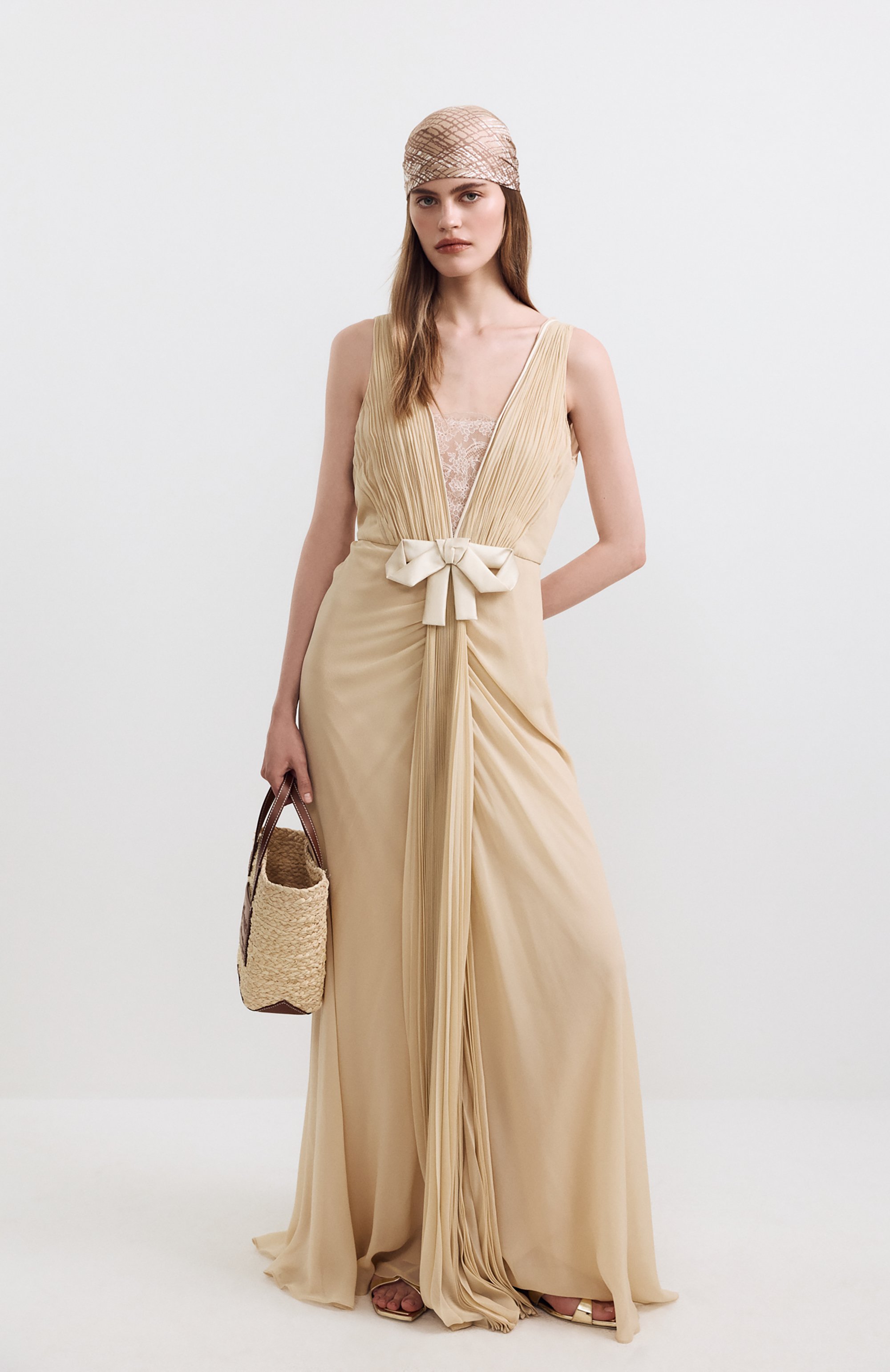 Шелковое платье VALENTINO бежевого цвета по цене 1215000 руб., арт. 8B3VDMV5/93M, фото 5 Шелковое платье VALENTINO, арт. 8B3VDMV5/93M, фото 5
