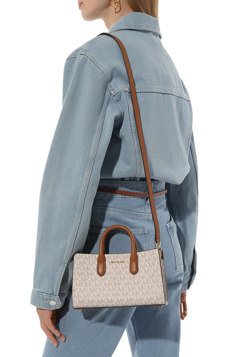 Женская сумка scarlett xs MICHAEL MICHAEL KORS бежевого цвета, арт. 32F4GETC0B | Фото 2 (Материал сплава: Проставлено; Размер: small; Ремень/цепочка: На ремешке; Драгоценные камни: Проставлено; Материал: Экокожа, Канва)