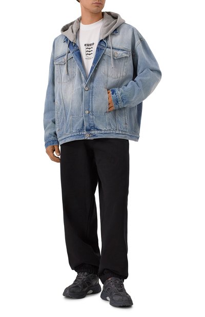 Джинсовая куртка VETEMENTS голубого цвета по цене 109500 руб., арт. UA53JA800L/2801 DENIM, фото 2 Джинсовая куртка VETEMENTS, арт. UA53JA800L/2801 DENIM, фото 2