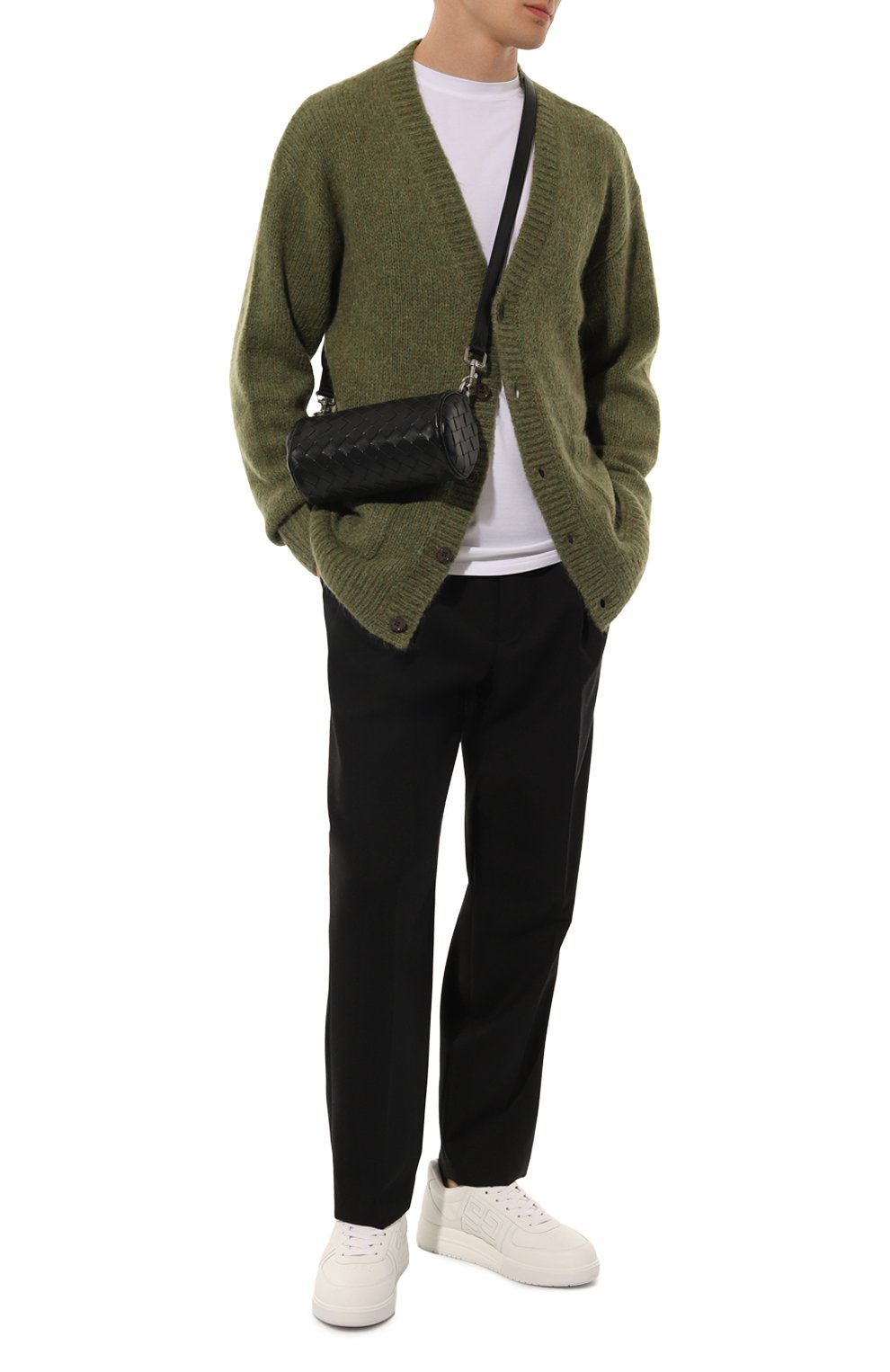 Сумка barrel mini BOTTEGA VENETA черного цвета по цене 293000 руб., арт. 777391/V2HL1, фото 7 Сумка barrel mini BOTTEGA VENETA, арт. 777391/V2HL1, фото 7