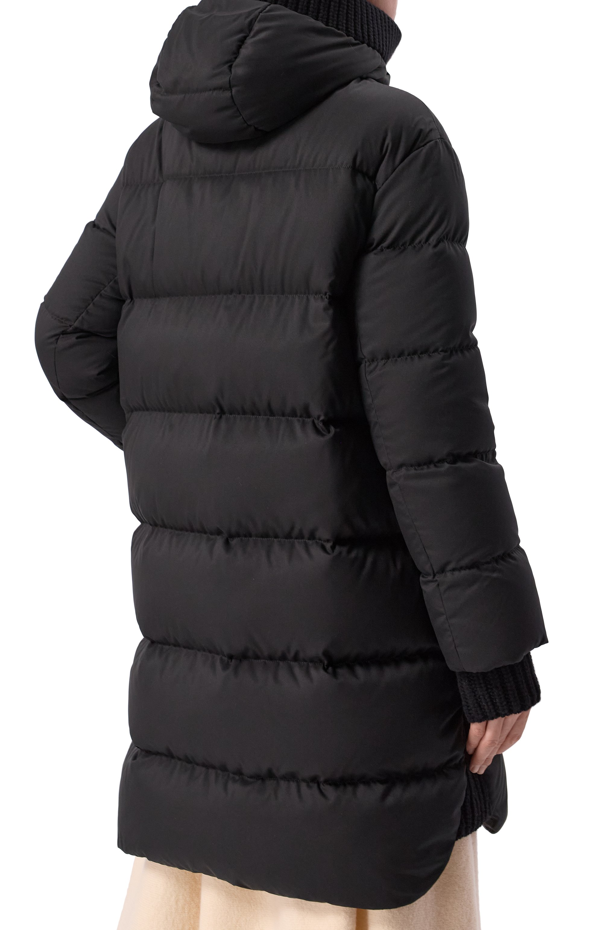 Пуховик blamont MONCLER черного цвета по цене 383000 руб., арт. 1C000-27-597WF, фото 4 Пуховик blamont MONCLER, арт. 1C000-27-597WF, фото 4