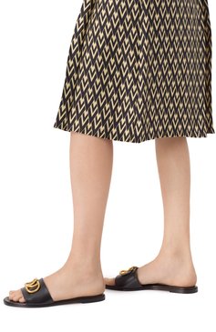 Женские кожаные шлепанцы vlogo signature VALENTINO черного цвета, арт. 6W2S0BD5/DSH | Фото 3 (Подошва: Плоская; Каблук высота: Низкий; Материал сплава: Проставлено; Материал внешний: Натуральная кожа; Драгоценные камни: Проставлено; Материал внутренний: Натуральная кожа)