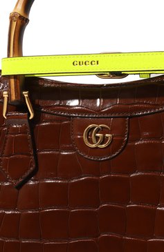 Женский сумка-тоут diana medium из кожи аллигатора GUCCI коричневого цвета, арт. 655658 EZINT | Фото 3 (Сумки-технические: Сумки-шопперы; Материал: Экзотическая кожа, Натуральная кожа; Размер: medium; Региональные ограничения белый список (Axapta Mercury): Не проставлено; Материал сплава: Проставлено; Ремень/цепочка: На ремешке; Драгоценные камни: Проставлено)