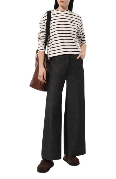 Джинсы WHO_AM темно-серого цвета по цене 24900 руб., арт. FP1-JG233-GRY, фото 2 Джинсы WHO_AM, арт. FP1-JG233-GRY, фото 2