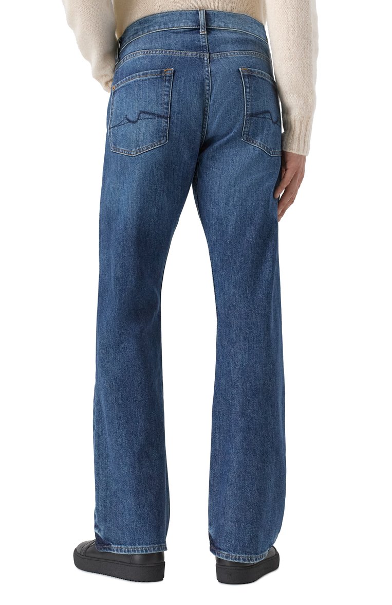Мужские джинсы 7 FOR ALL MANKIND синего цвета, арт. JSMWE150GU | Фото 4 (Длина (брюки, джинсы): Стандартные; Кросс-КТ: Деним; Материал внешний: Деним, Хлопок; Силуэт М (брюки): Прямые; Детали: Делаве; Стили: Кэжуэл, Повседневный)