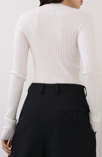 Шерстяной пуловер BOTTEGA VENETA белого цвета по цене 99500 руб., арт. 631301/VKWG0, фото 4 Шерстяной пуловер BOTTEGA VENETA, арт. 631301/VKWG0, фото 4