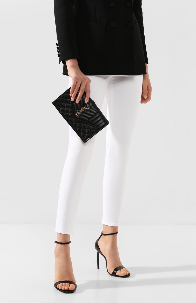 Женская сумка envelope SAINT LAURENT черного цвета, арт. 620280/B0W91 | Фото 2 (Сумки-технические: Сумки через плечо; Ремень/цепочка: На ремешке; Размер: small; Материал: Натуральная кожа; Материал сплава: Проставлено; Драгоценные камни: Проставлено)