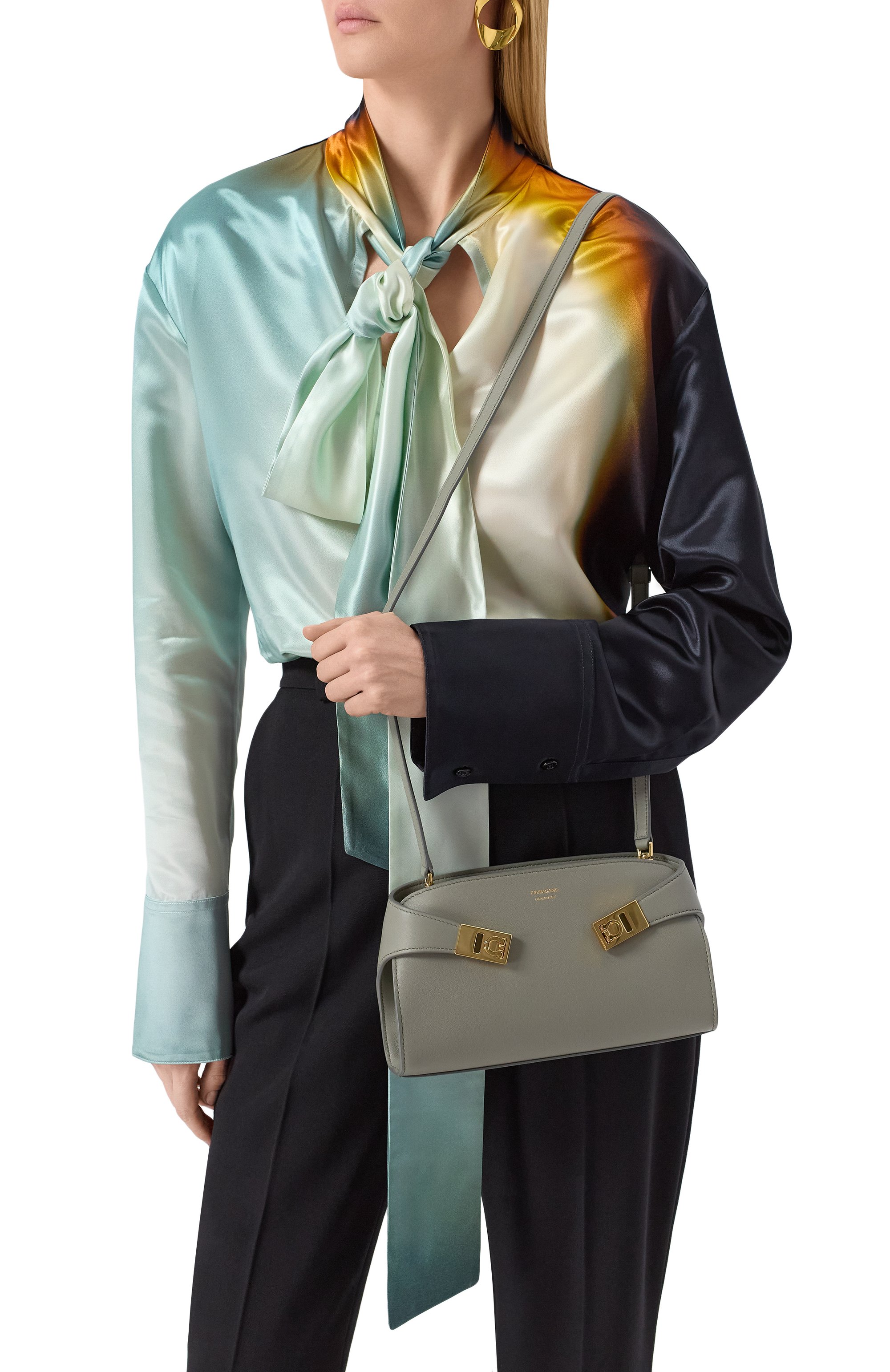 Сумка hug mini FERRAGAMO серого цвета по цене 216500 руб., арт. 218964/775283, фото 2 Сумка hug mini FERRAGAMO, арт. 218964/775283, фото 2