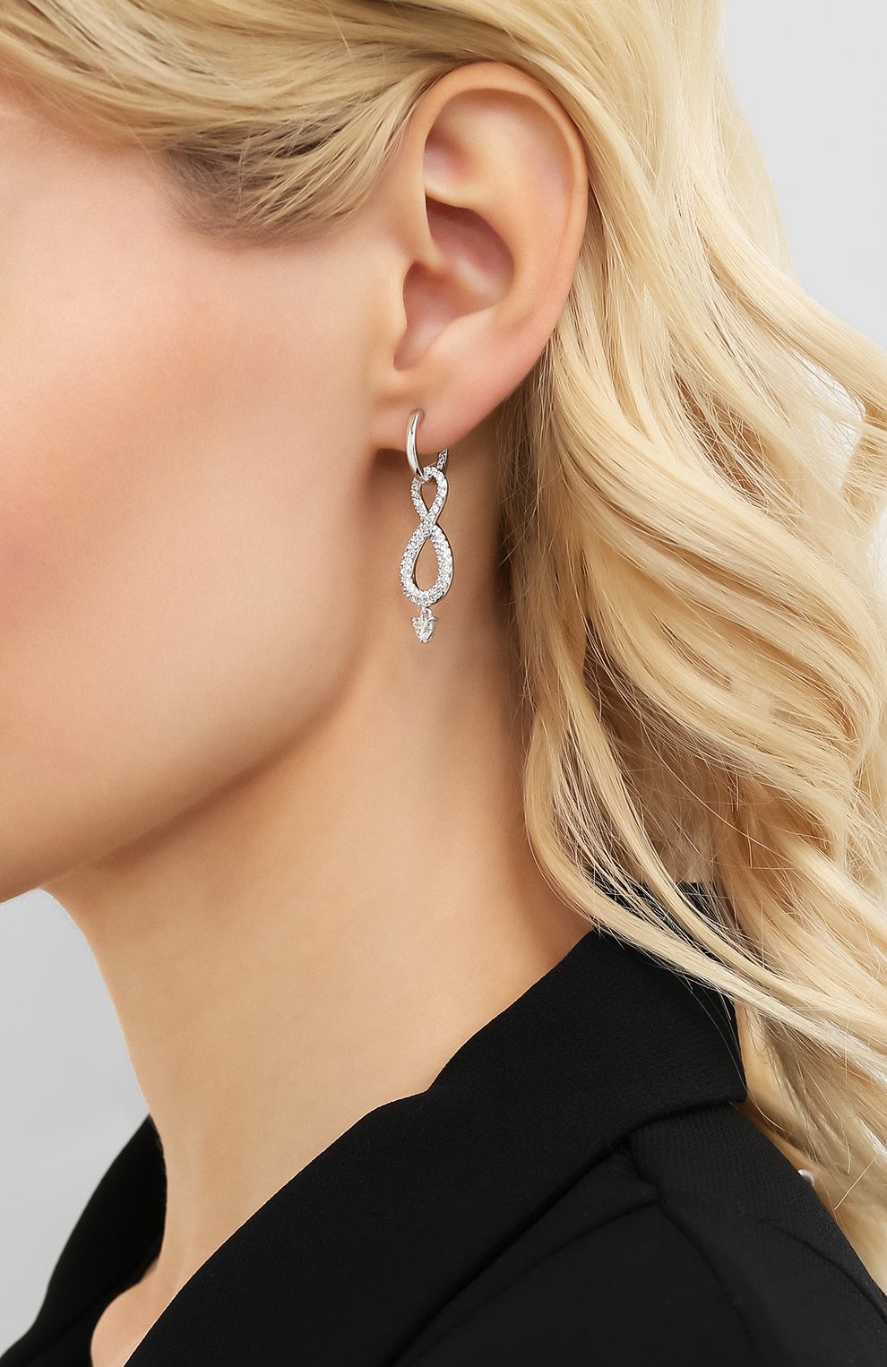 Серьги infinity SWAROVSKI серебряного цвета по цене 7740 руб., арт. 5520578, фото 2 Серьги infinity SWAROVSKI, арт. 5520578, фото 2