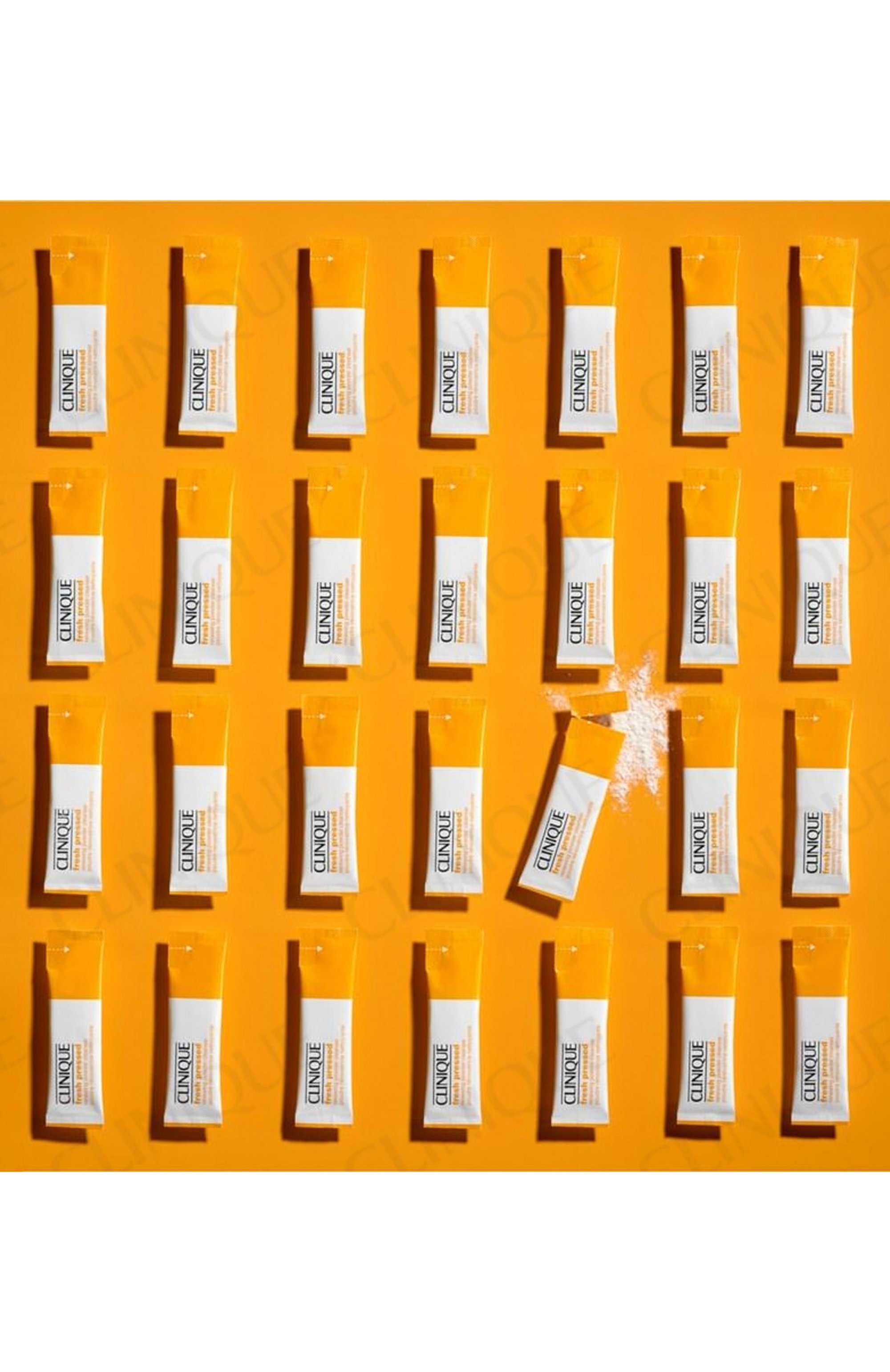 Обновляющее очищающее средство с содержанием чистого витамина с CLINIQUE, арт. ZWGP-01, фото 3