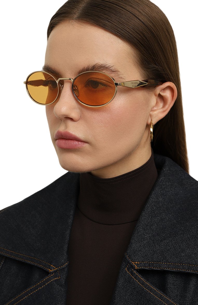 Женские солнцезащитные очки PRADA оранжевого цвета, арт. 65ZS-ZVN02Z | Фото 2 (Нос: Не проставлено; Региональные ограничения белый список (Axapta Mercury): Не проставлено; Тип очков: С/з; Кросс-КТ: С/з-унисекс; Материал: Металл; Оптика Гендер: оптика-унисекс; Очки форма: Овальные)