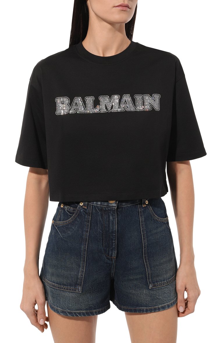 Женская хлопковая футболка BALMAIN черного цвета, арт. BF0EE020/BC54 | Фото 3 (Рукава: Короткие; Принт: С принтом; Материал сплава: Проставлено; Материал внешний: Хлопок; Женское Кросс-КТ: Футболка-одежда; Драгоценные камни: Проставлено; Длина (для топов): Укороченные; Стили: Минимализм)