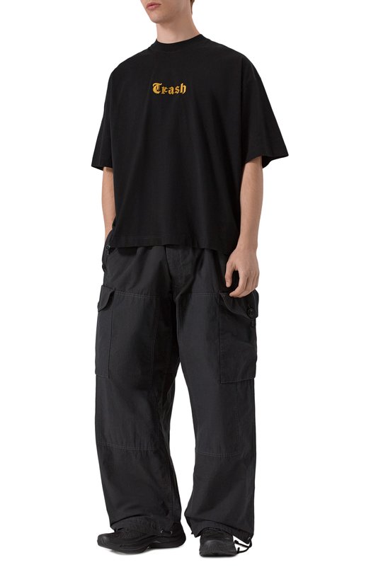 Хлопковая футболка VETEMENTS UH76TR540B/1000 LIGHT JERSEY Чёрный  UH76TR540B/1000 LIGHT JERSEY Фото 2