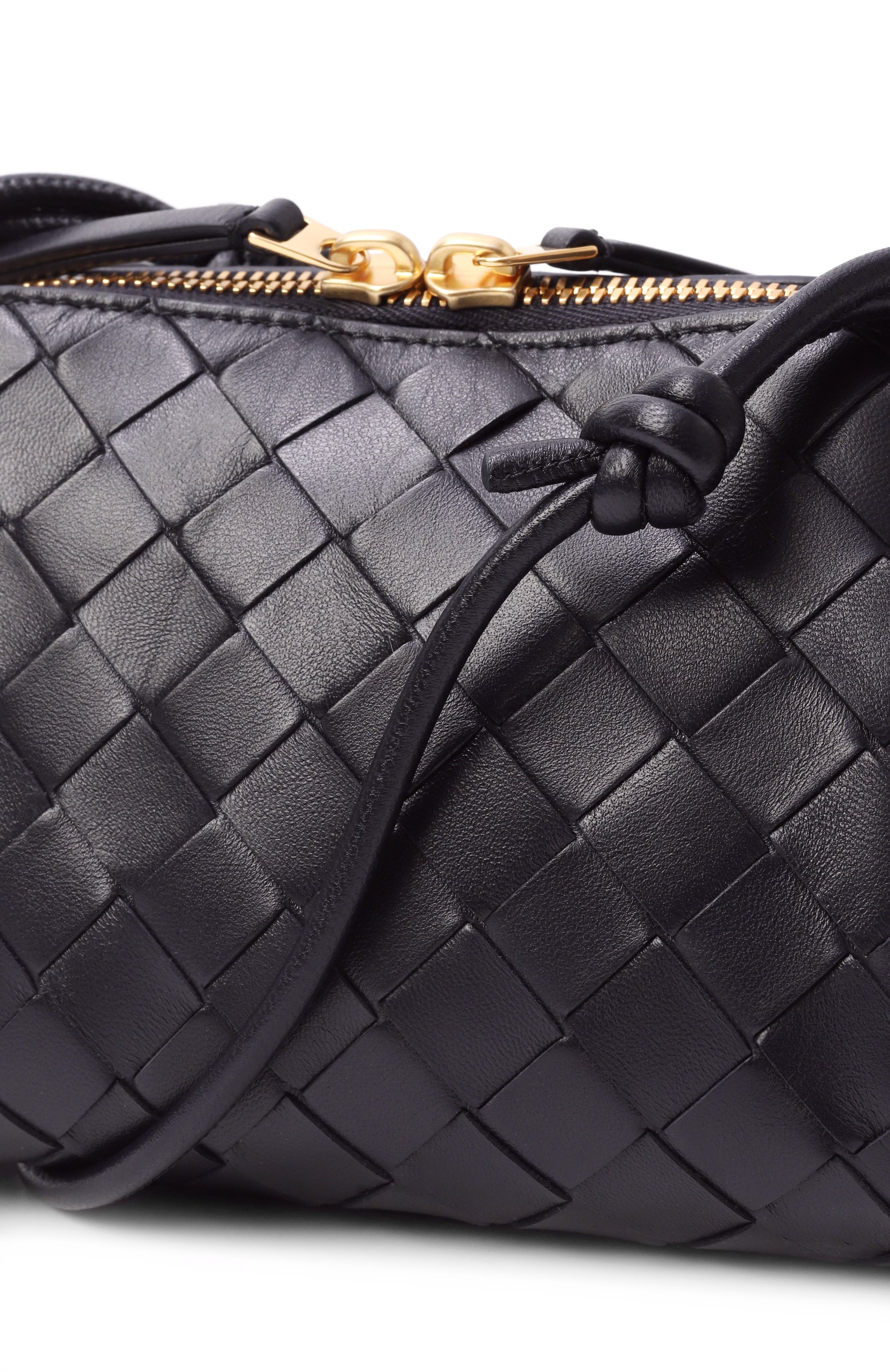 Сумка concert pouch BOTTEGA VENETA темно-синего цвета по цене 246500 руб., арт. 794258/VCPP1, фото 3 Сумка concert pouch BOTTEGA VENETA, арт. 794258/VCPP1, фото 3