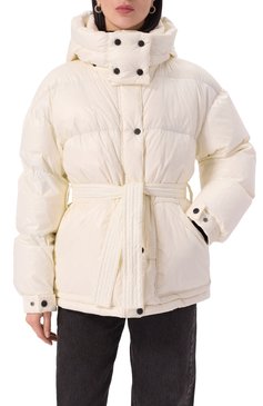 Женский пуховик PERFECT MOMENT молочного цвета, арт. W3001044/MAYA PARKA | Фото 3 (Драгоценные камни: Проставлено; Рукава: Длинные; Длина (верхняя одежда): Короткие; Материал утеплителя: Пух и перо; Материал сплава: Проставлено; Материал подклада: Синтетический материал; Кросс-КТ: Пуховик; Стили: Кэжуэл; Материал внешний: Синтетический материал)