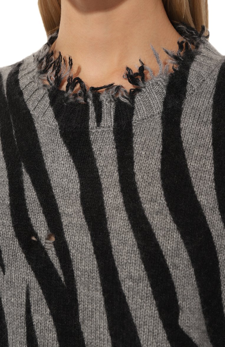 Женский кашемировый пуловер ADDICTED серого цвета, арт. MK214 | Фото 5 (Материал внешний: Шерсть, Кашемир; Рукава: Длинные; Длина (для топов): Стандартные; Стили: Гранж; Материал сплава: Проставлено; Женское Кросс-КТ: Пуловер-одежда; Драгоценные камни: Проставлено)