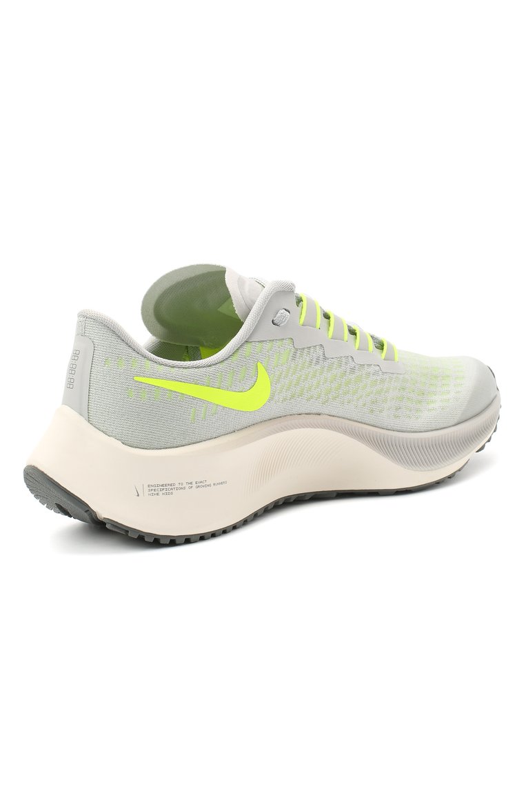 Детские кроссовки nike air zoom pegasus 37 NIKE серого цвета, арт. CJ2099-003 | Фото 3 (Материал внешний: Текстиль; Стили: Спорт; Региональные ограничения белый список (Axapta Mercury): RU; Нос: Не проставлено; Материал сплава: Проставлено; ширина носка стельки: 7,5, 8,5; толщина подошвы: 3,2)