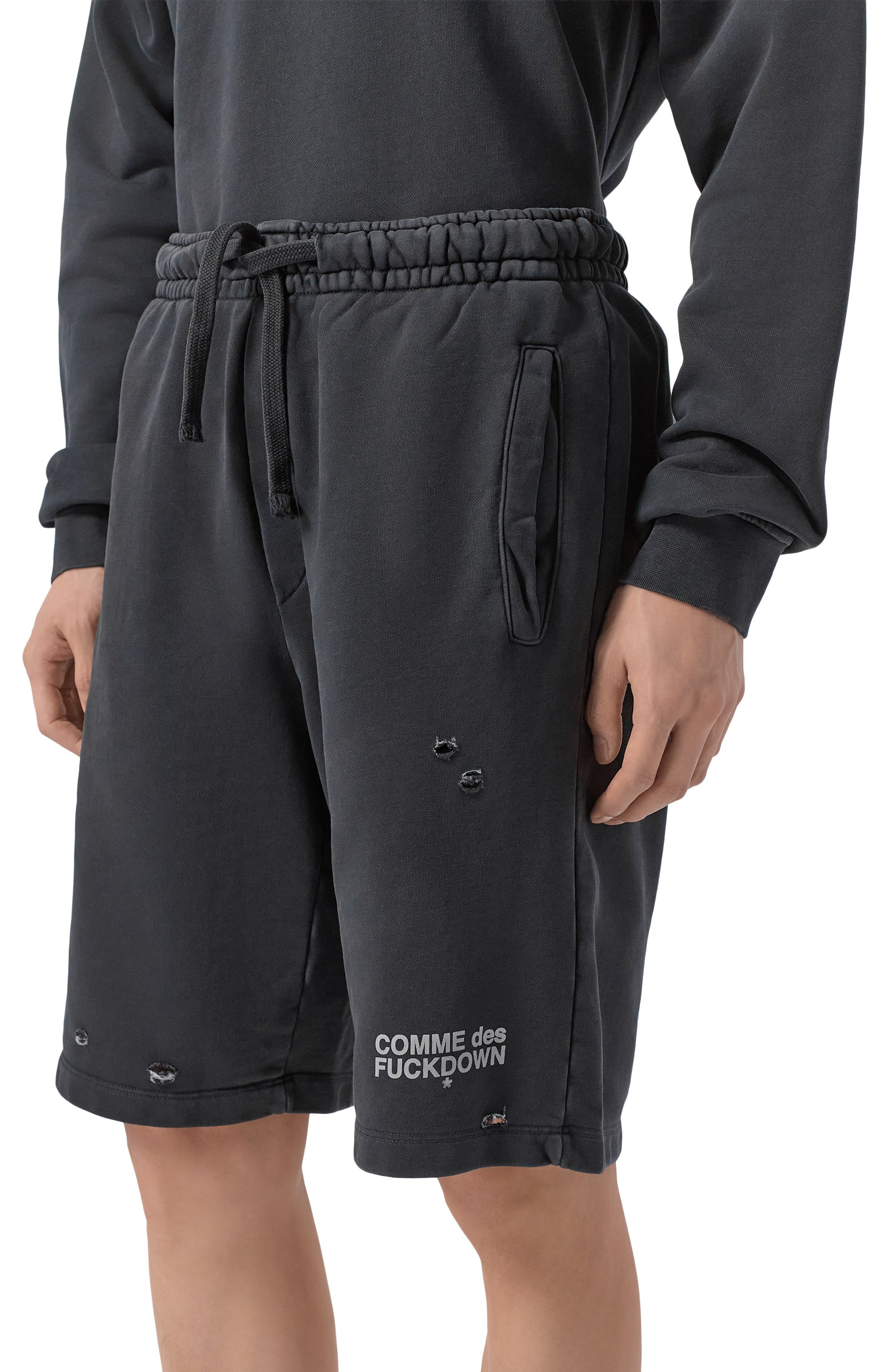 Хлопковые шорты COMME DES FUCKDOWN темно-серого цвета по цене 13500 руб., арт. CFABM01992, фото 3 Хлопковые шорты COMME DES FUCKDOWN, арт. CFABM01992, фото 3