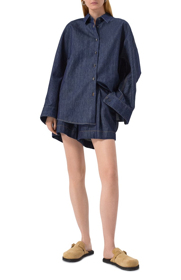 Женская джинсовая рубашка DRIES VAN NOTEN синего цвета, арт. 251-010729-1553 | Фото 2 (Рукава: Длинные; Длина (для топов): Удлиненные; Материал внешний: Хлопок, Деним; Кросс-КТ: костюм, Деним; Принт: Без принта; Стили: Кэжуэл; Женское Кросс-КТ: Рубашка-одежда; Автоматизация состава: Проставлено; Автоматизация ТО: Проставлено)