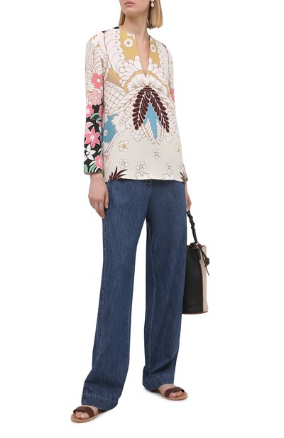 Джинсы VALENTINO синего цвета по цене 95700 руб., арт. VB3DDD27433, фото 2 Джинсы VALENTINO, арт. VB3DDD27433, фото 2