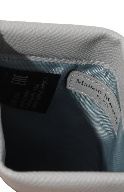 Кожаный чехол для iphone MAISON MARGIELA светло-голубого цвета по цене 43050 руб., арт. SA1VZ0002/P4745, фото 2 Кожаный чехол для iphone MAISON MARGIELA, арт. SA1VZ0002/P4745, фото 2