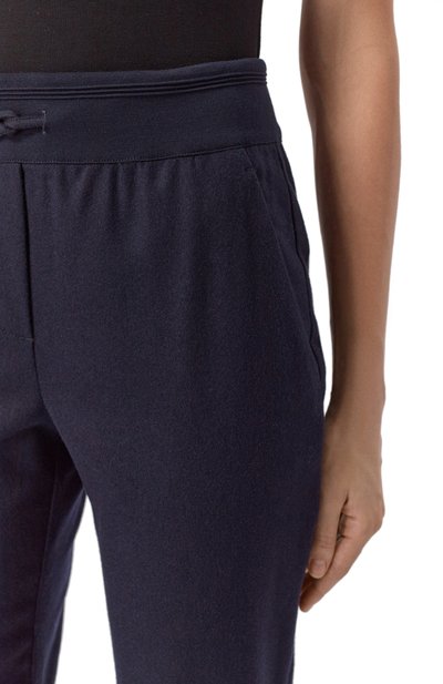 Шерстяные брюки LORENA ANTONIAZZI синего цвета по цене 76450 руб., арт. PA80Q/4010, фото 5 Шерстяные брюки LORENA ANTONIAZZI, арт. PA80Q/4010, фото 5