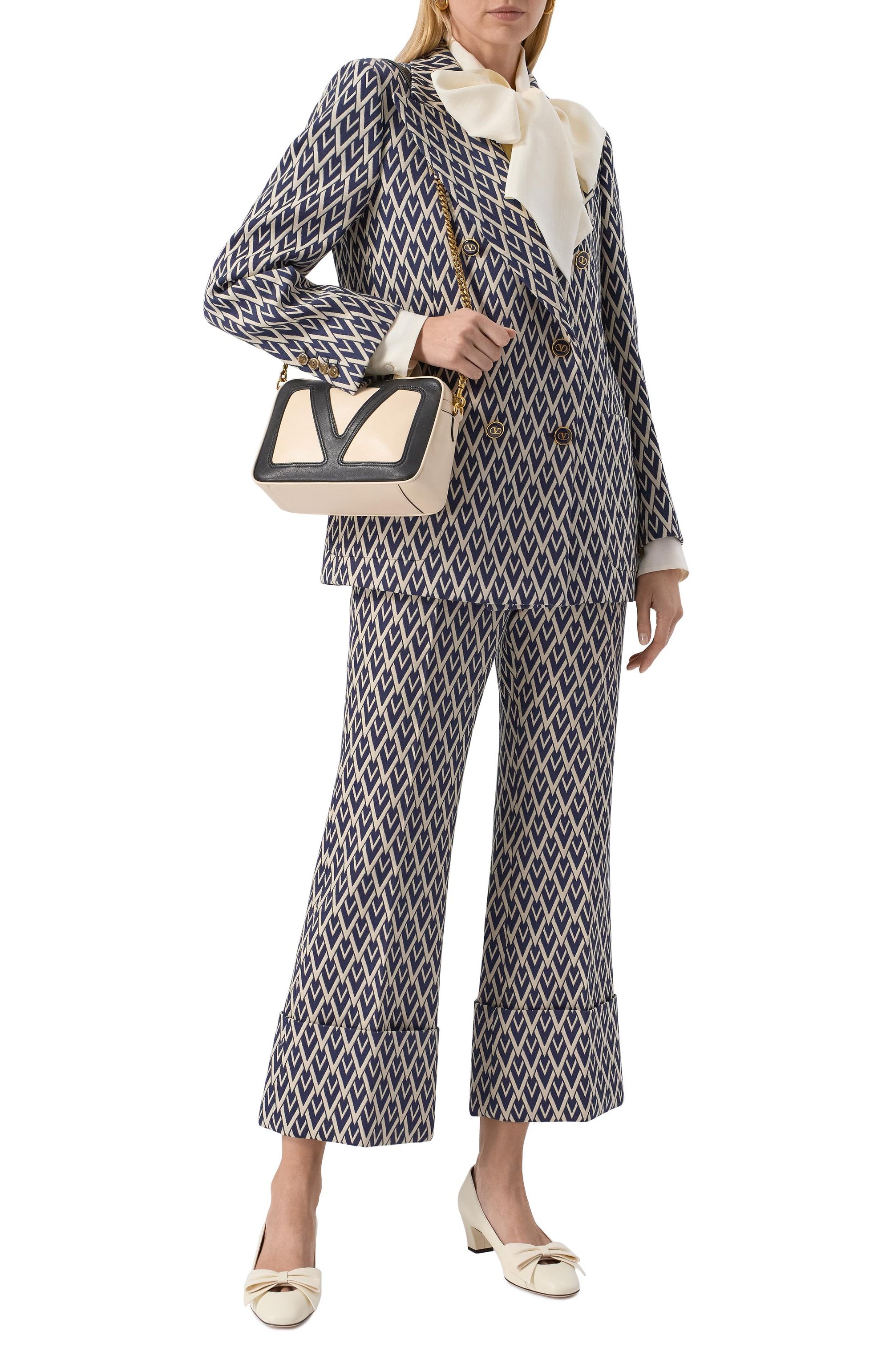 Сумка viva superstar small VALENTINO кремового цвета по цене 357500 руб., арт. 7W2B0R73/PTJ, фото 7 Сумка viva superstar small VALENTINO, арт. 7W2B0R73/PTJ, фото 7