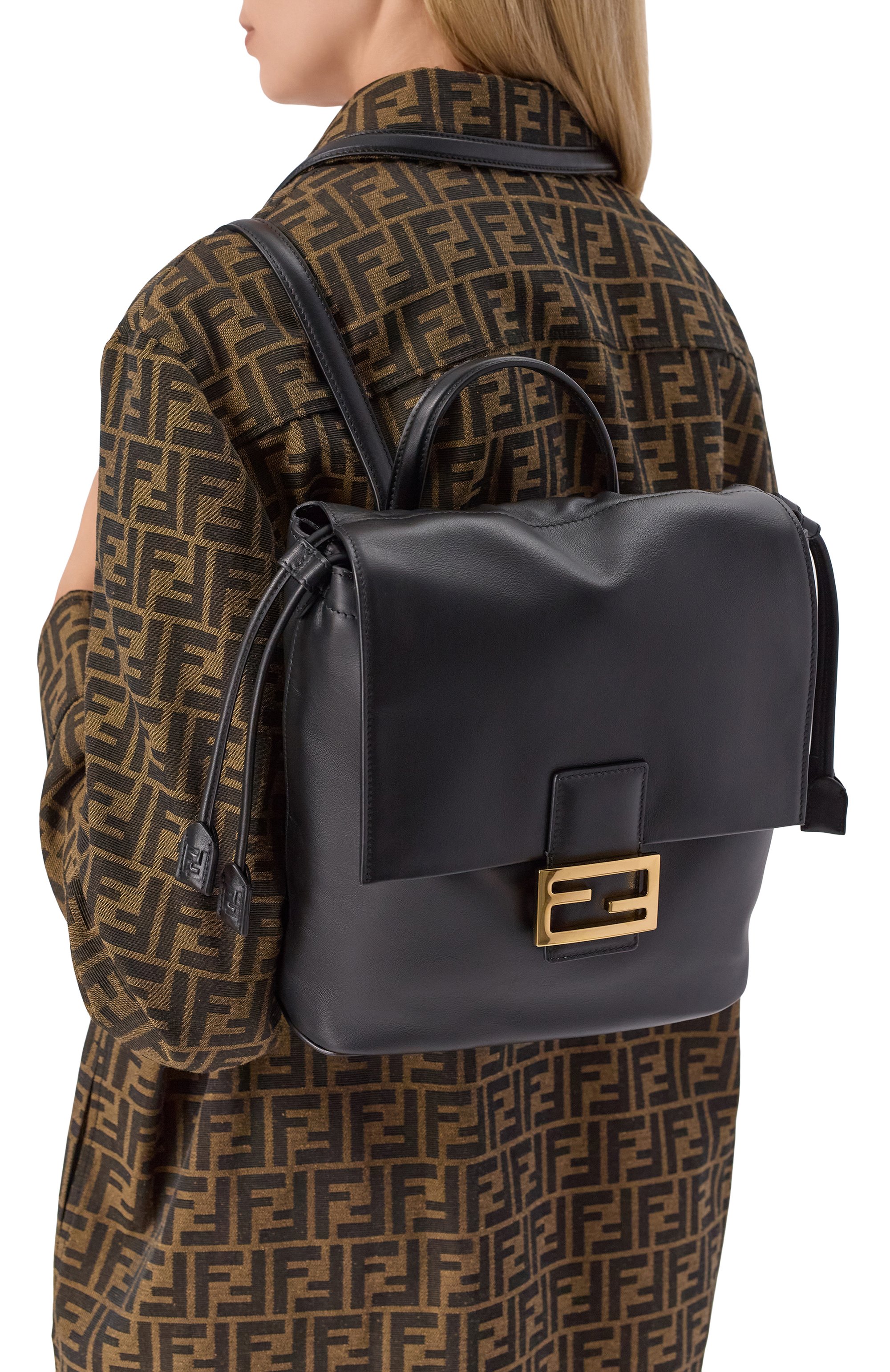 Рюкзак FENDI черного цвета по цене 369500 руб., арт. 8BZ057/AYJ1, фото 2 Рюкзак FENDI, арт. 8BZ057/AYJ1, фото 2