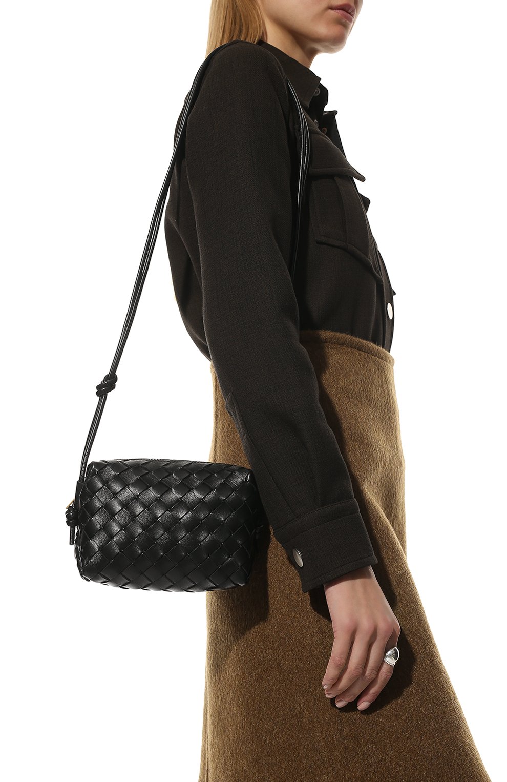 Сумка loop mini BOTTEGA VENETA черного цвета по цене 277500 руб., арт. 680254/V1G11, фото 2 Сумка loop mini BOTTEGA VENETA, арт. 680254/V1G11, фото 2