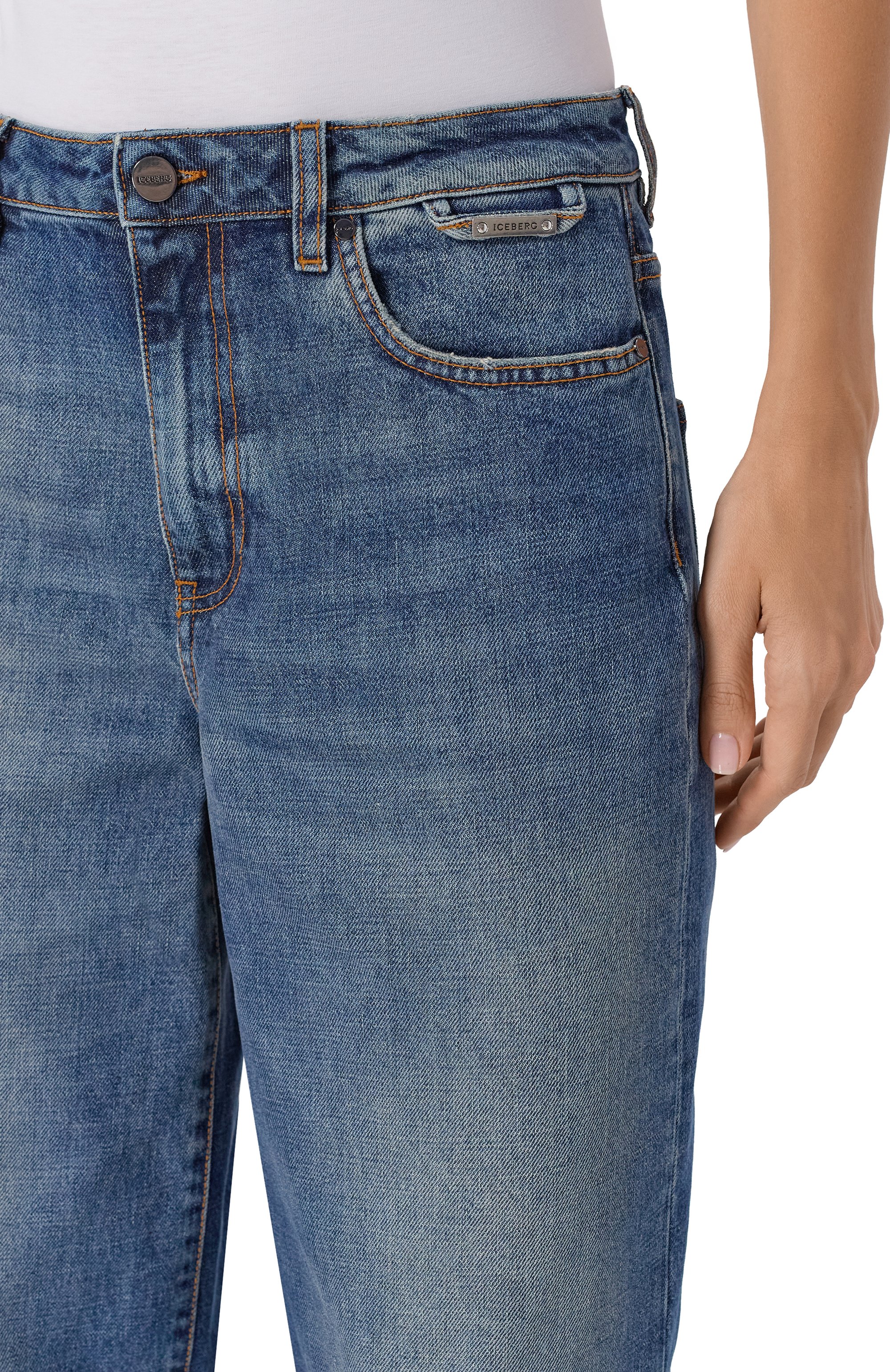 Джинсы ICEBERG синего цвета по цене 47400 руб., арт. 2NT1/0215, фото 5 Джинсы ICEBERG, арт. 2NT1/0215, фото 5