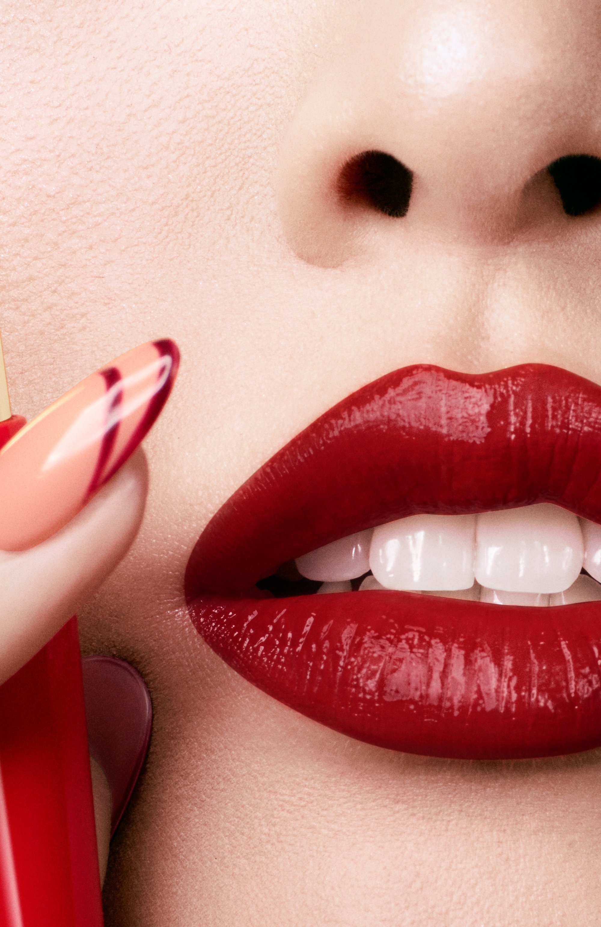 Помада-блеск для губ rouge stiletto glossy shine, оттенок red walk 146s (2g) CHRISTIAN LOUBOUTIN цвета по цене 6810 руб., арт. 8435415078207, фото 5 Помада-блеск для губ rouge stiletto glossy shine, оттенок red walk 146s (2g) CHRISTIAN LOUBOUTIN, арт. 8435415078207, фото 5