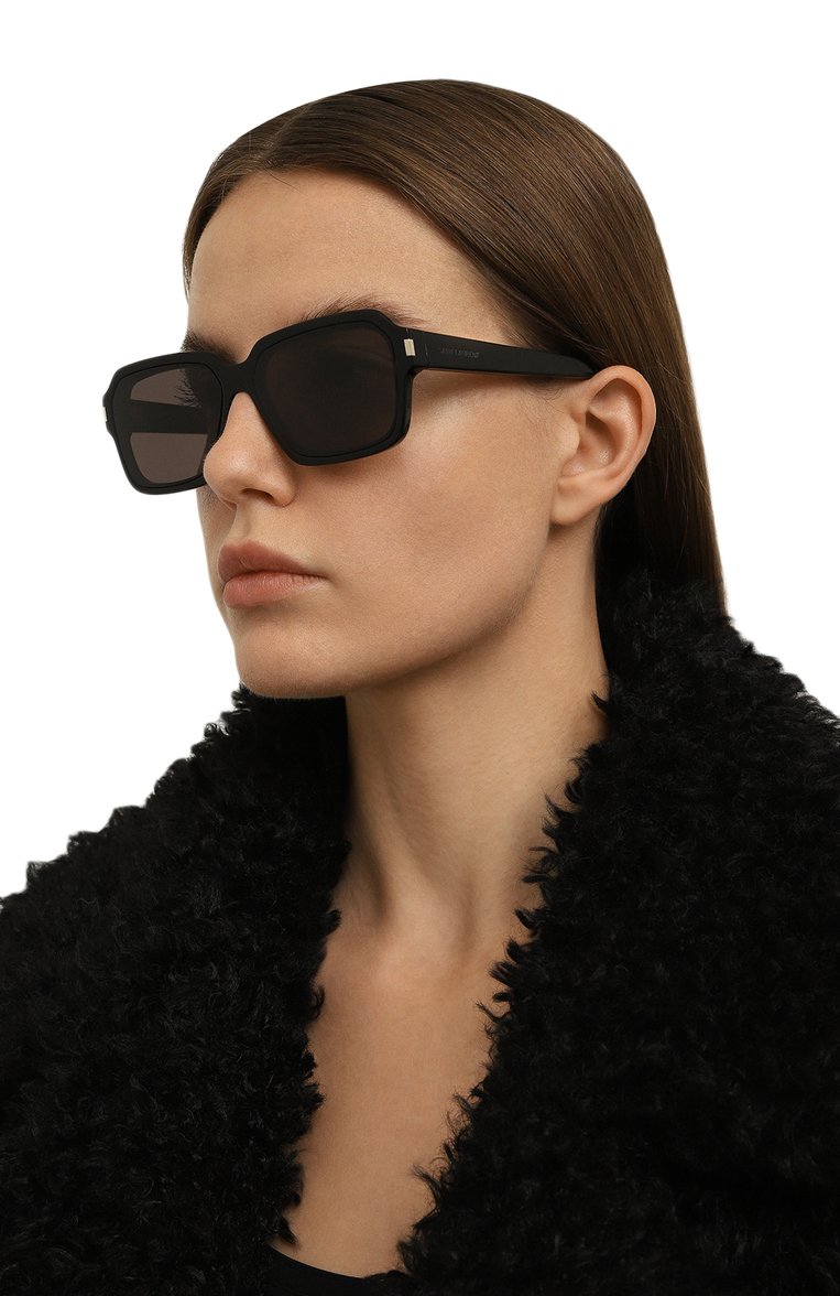 Женски�е солнцезащитные очки SAINT LAURENT черного цвета, арт. SL 611 001 | Фото 2 (Нос: Не проставлено; Региональные ограничения белый список (Axapta Mercury): Не проставлено; Материал: Пластик; Тип очков: С/з; Кросс-КТ: С/з-унисекс; Очки форма: Прямоугольные; Оптика Гендер: оптика-унисекс)