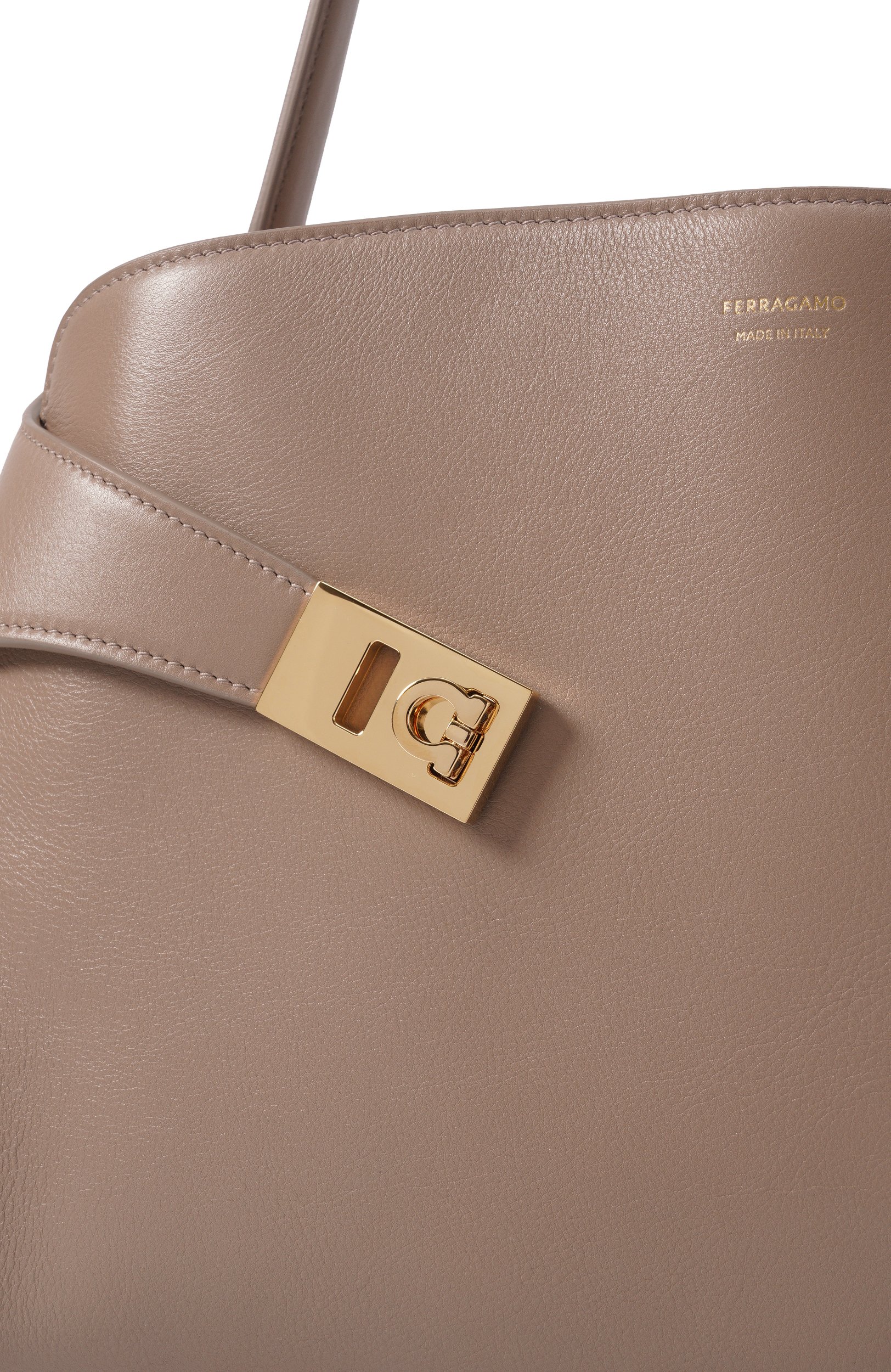 Сумка hug FERRAGAMO серого цвета по цене 348500 руб., арт. 219816/795203, фото 6 Сумка hug FERRAGAMO, арт. 219816/795203, фото 6