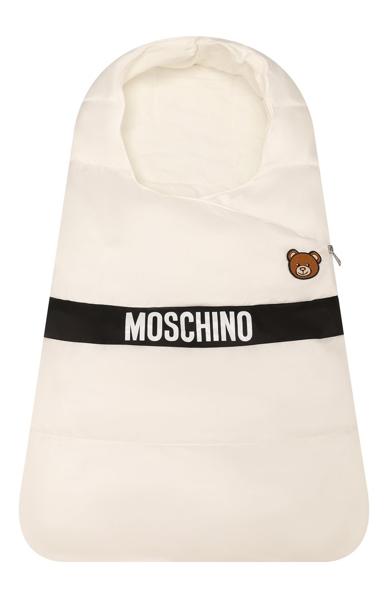 Детский утепленный конверт MOSCHINO кремового цвета, арт. MUE00I/L3A22 | Фото 1 (Тематический товар: Teddy Bear; Материал: Синтетический материал, Текстиль; Нос: Не проставлено; Материал сплава: Проставлено; Региональные ограничения белый список (Axapta Mercury): Не проставлено)