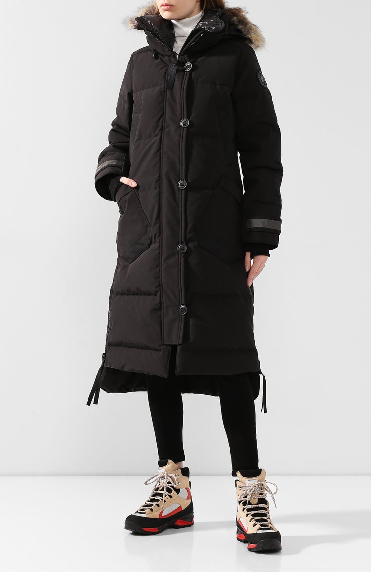 Женский пуховик aldridge CANADA GOOSE черного цвета, арт. 3032LB | Фото 2 (Материал внешний: Синтетический материал; Рукава: Длинные; Кросс-КТ: Пуховик; Длина (верхняя одежда): Длинные; Статус проверки: Проверена категория; Материал утеплителя: Пух и перо; Материал сплава: Проставлено; Драгоценные камни: Проставлено)