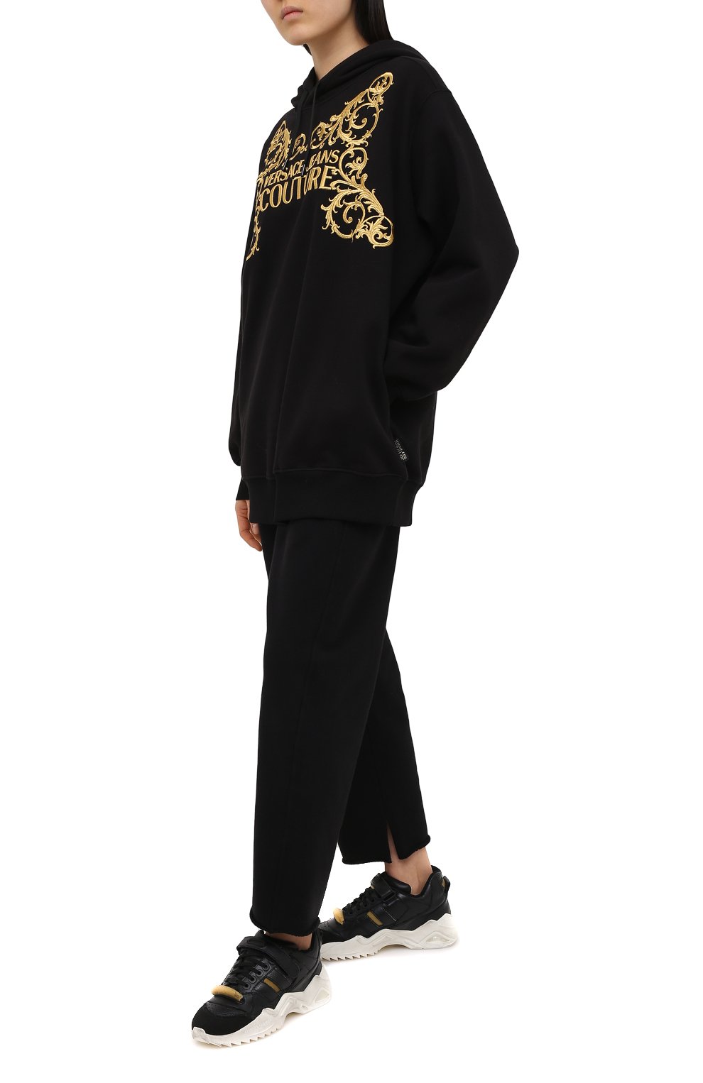 Хлопковое худи VERSACE JEANS COUTURE черного цвета по цене 39950 руб., арт. B6HZB71T-ZDM311 41 EMBR0/30216, фото 2 Хлопковое худи VERSACE JEANS COUTURE, арт. B6HZB71T-ZDM311 41 EMBR0/30216, фото 2
