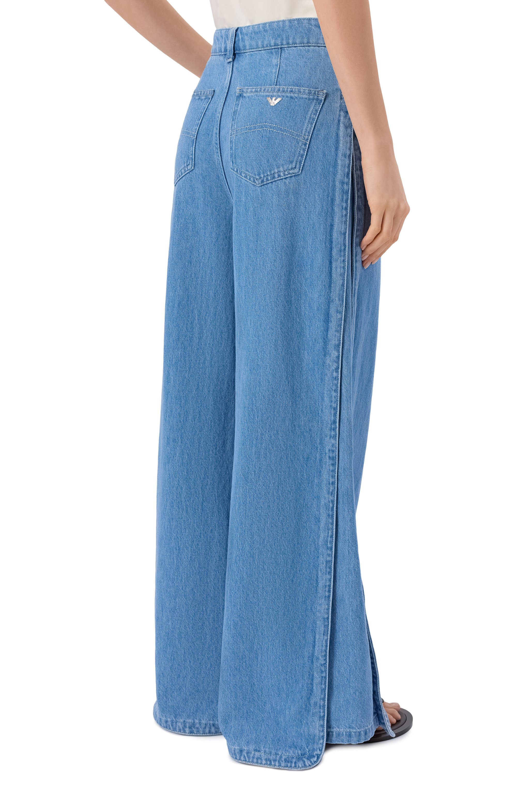 Джинсы EMPORIO ARMANI голубого цвета по цене 52550 руб., арт. EW003502/AF21091, фото 4 Джинсы EMPORIO ARMANI, арт. EW003502/AF21091, фото 4