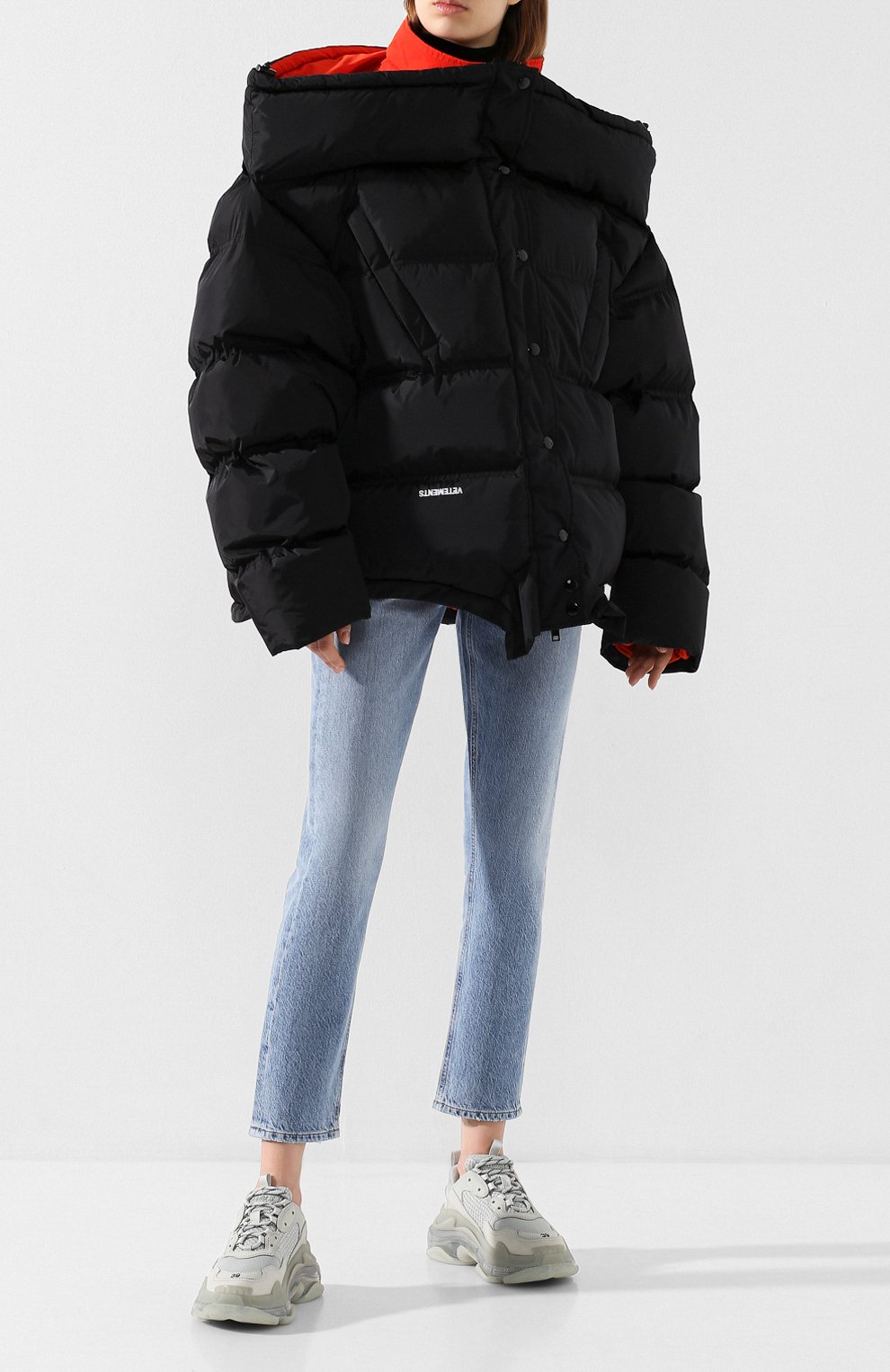 Пуховик VETEMENTS черного цвета по цене 208000 руб., арт. UAH20JA833/W, фото 2 Пуховик VETEMENTS, арт. UAH20JA833/W, фото 2