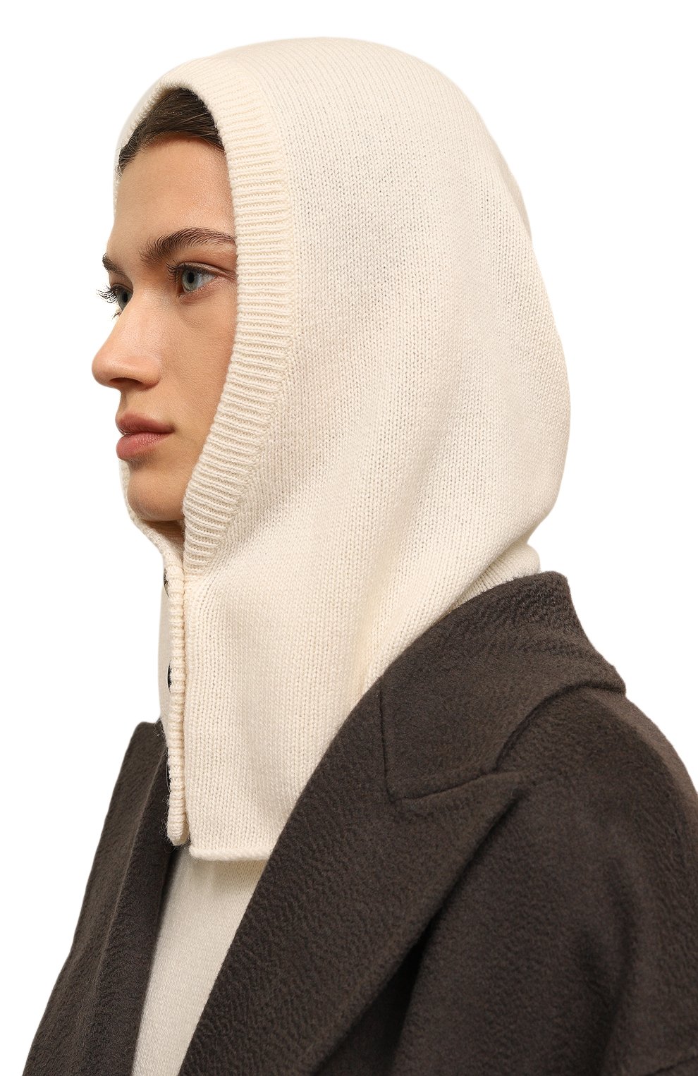 Капор из шерсти и кашемира ALLUDE кремового цвета по цене 14550 руб., арт. 245/17110, фото 2 Капор из шерсти и кашемира ALLUDE, арт. 245/17110, фото 2
