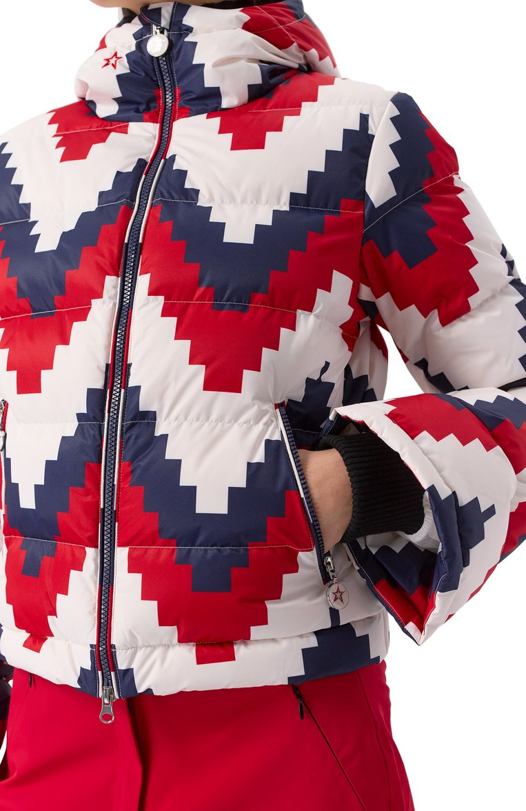 Женский пуховик PERFECT MOMENT разноцветного цвета, арт. W3001158/P0LAR FLARE SKI JACKET II | Фото 5 (Длина (верхняя одежда): Короткие; Рукава: Длинные; Материал сплава: Проставлено; Материал утеплителя: Пух и перо; Драгоценные камни: Проставлено; Материал подклада: Синтетический материал; Кросс-КТ: лыжи, Пуховик; Стили: Спорт-шик; Материал внешний: Синтетический материал)