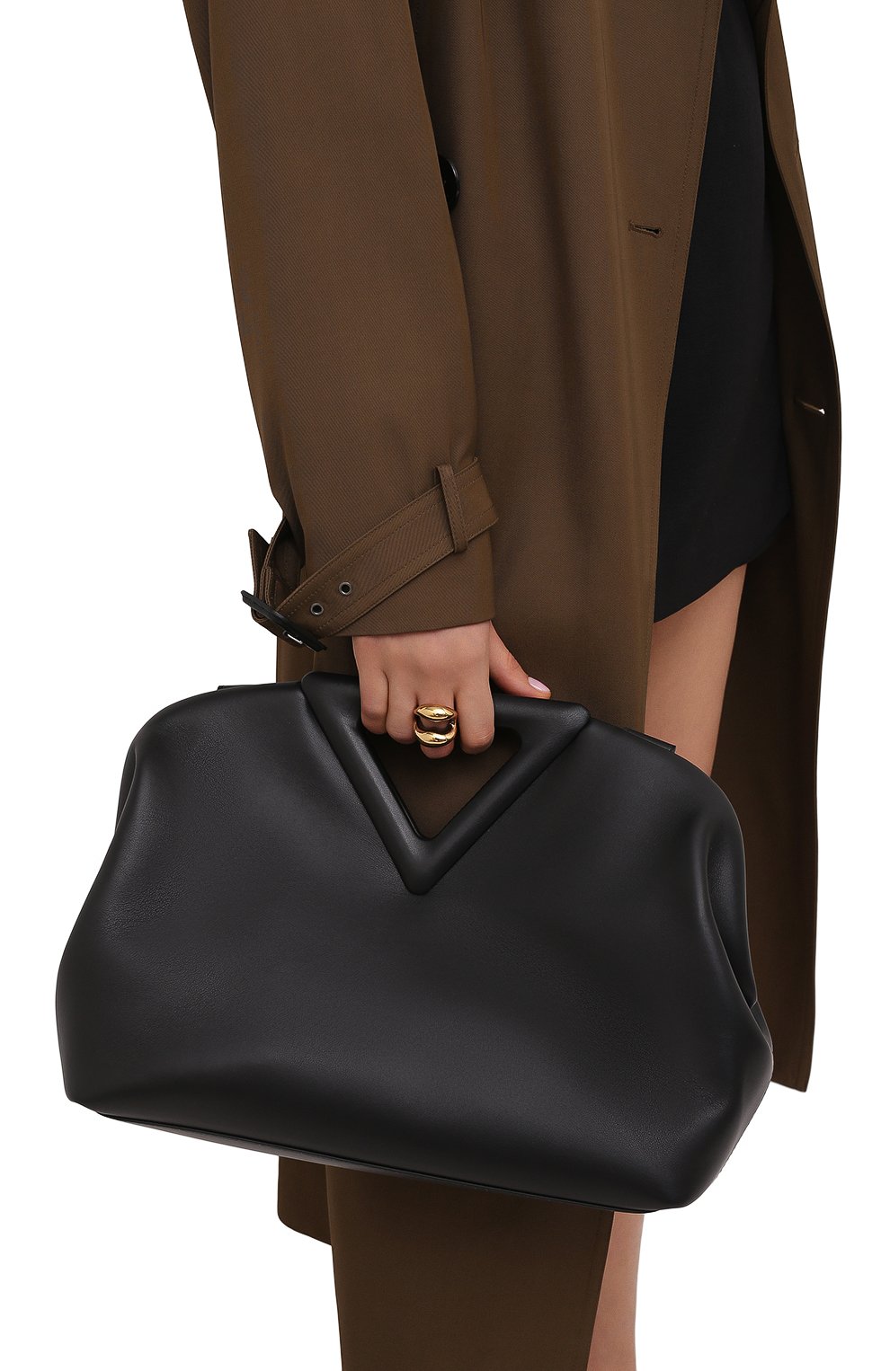 Сумка point medium BOTTEGA VENETA черного цвета по цене 309500 руб., арт. 652446/VCP40, фото 2 Сумка point medium BOTTEGA VENETA, арт. 652446/VCP40, фото 2