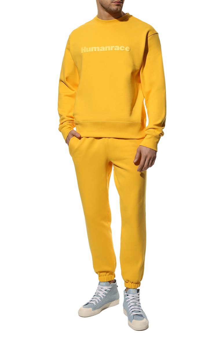 Мужской хлопковый свитшот adidas originals x pharrell williams ADIDAS ORIGINALS желтого цвета, арт. HI5544 | Фото 2 (Материал внешний: Хлопок; Рукава: Длинные; Длина (для топов): Стандартные; Мужское Кросс-КТ: свитшот-одежда; Принт: С принтом; Стили: Спорт-шик)