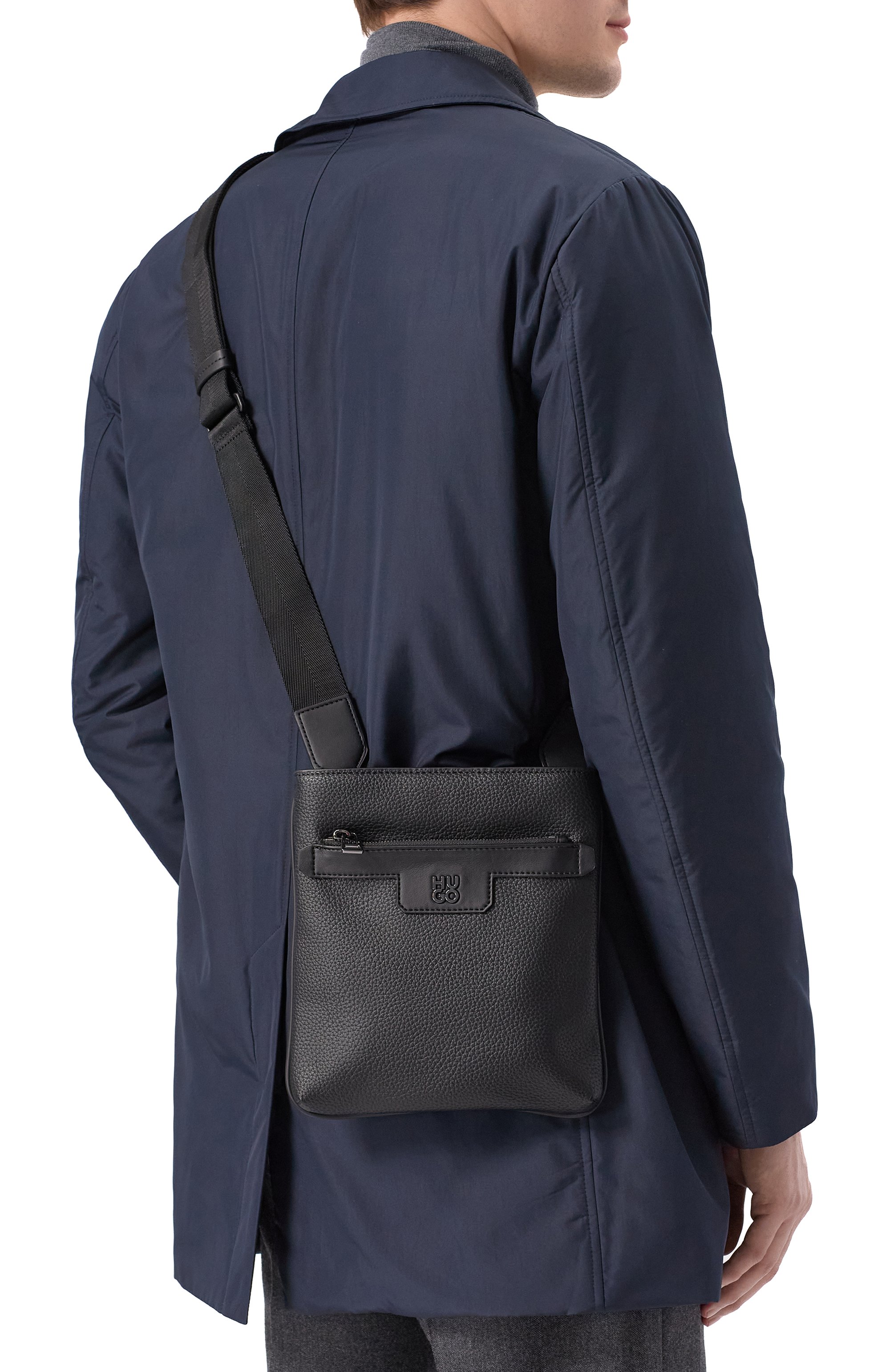 Сумка nesh HUGO черного цвета по цене 18000 руб., арт. 50535695, фото 2 Сумка nesh HUGO, арт. 50535695, фото 2