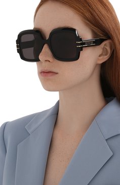 Женские солнцезащитные очки DIOR EYEWEAR черного цвета, арт. DI0RSIGNATURE S1U 10A0 | Фото 2 (Тип очков: С/з; Региональные ограничения белый список (Axapta Mercury): RU, Не проставлено; Нос: Не проставлено)