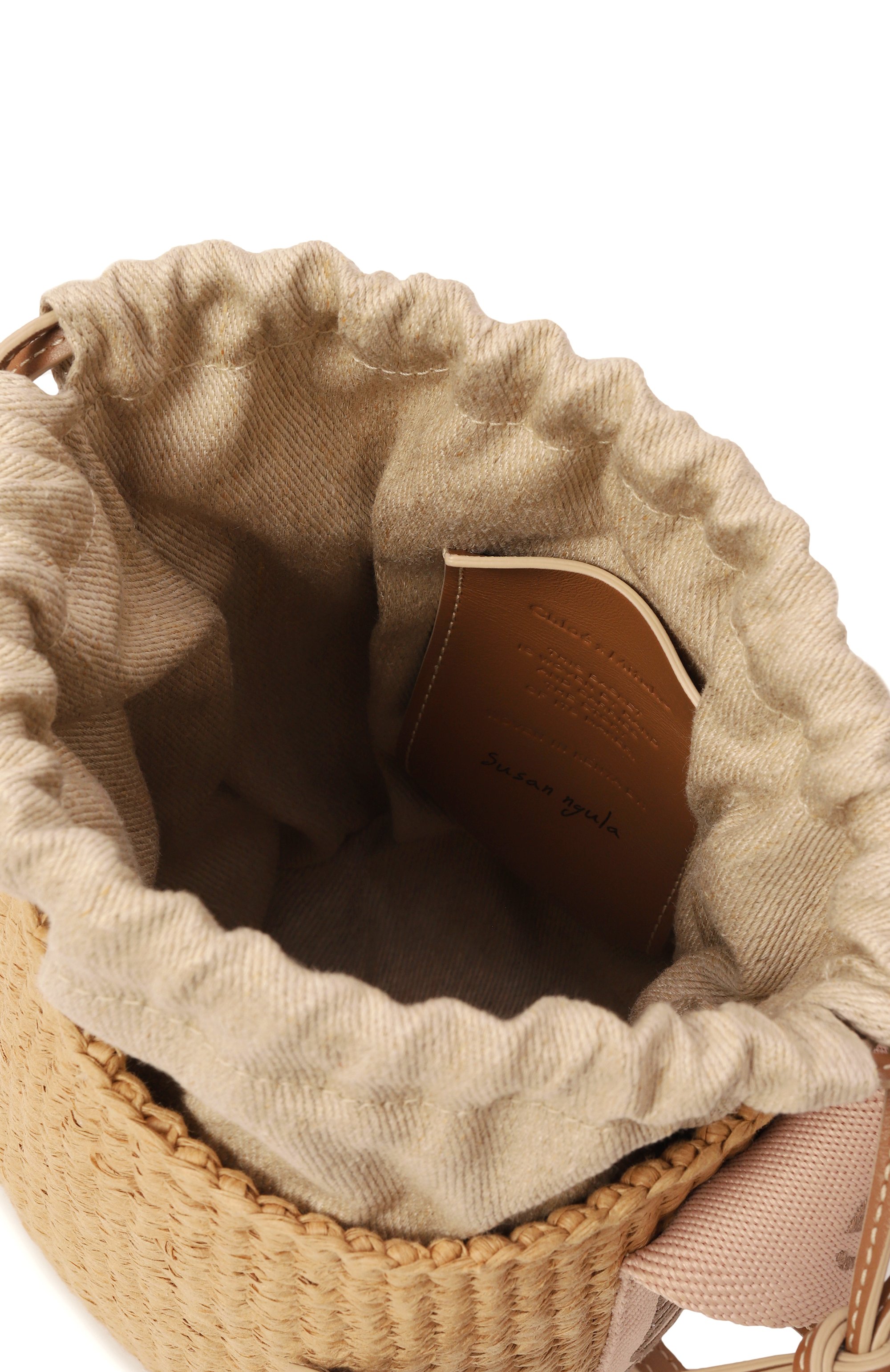 Сумка chloé x mifuko woody small CHLOÉ бежевого цвета по цене 97700 руб., арт. CHC23AS381L18, фото 5 Сумка chloé x mifuko woody small CHLOÉ, арт. CHC23AS381L18, фото 5