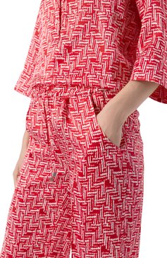Женские шелковые брюки KITON красного цвета, арт. D48122K0964E02 | Фото 5 (Драгоценные камни: Проставлено; Длина (брюки, джинсы): Удлиненные; Материал сплава: Проставлено; Материал внешний: Шелк; Силуэт Ж (брюки и джинсы): Прямые; Стили: Кэжуэл; Женское Кросс-КТ: Брюки-одежда; Кросс-КТ: костюм)