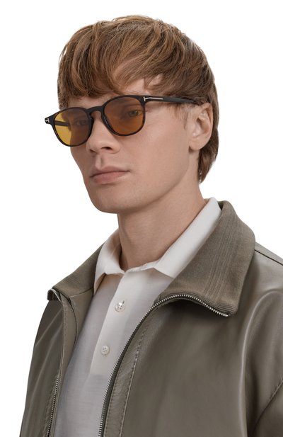 Солнцезащитные очки TOM FORD желтого цвета по цене 51450 руб., арт. TF1302 52E, фото 2 Солнцезащитные очки TOM FORD, арт. TF1302 52E, фото 2