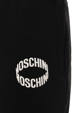 Мужские хлопковые брюки MOSCHINO черного цвета, арт. A0376/2028 | Фото 5 (Длина (брюки, джинсы): Стандартные; Случай: Повседневный; Материал сплава: Проставлено; Материал внешний: Хлопок; Драгоценные камни: Проставлено; Стили: Кэжуэл)