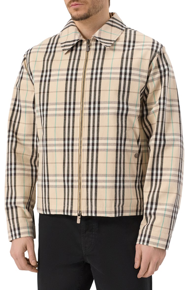 Мужская хлопковая куртка BURBERRY бежевого цвета, арт. 8101040 | Фото 3 (Материал внешний: Хлопок; Рукава: Длинные; Длина (верхняя одежда): Короткие; Кросс-КТ: Куртка, Легкие; Стили: Кэжуэл; Автоматизация состава: Проставлено; Автоматизация ТО: Проставлено)