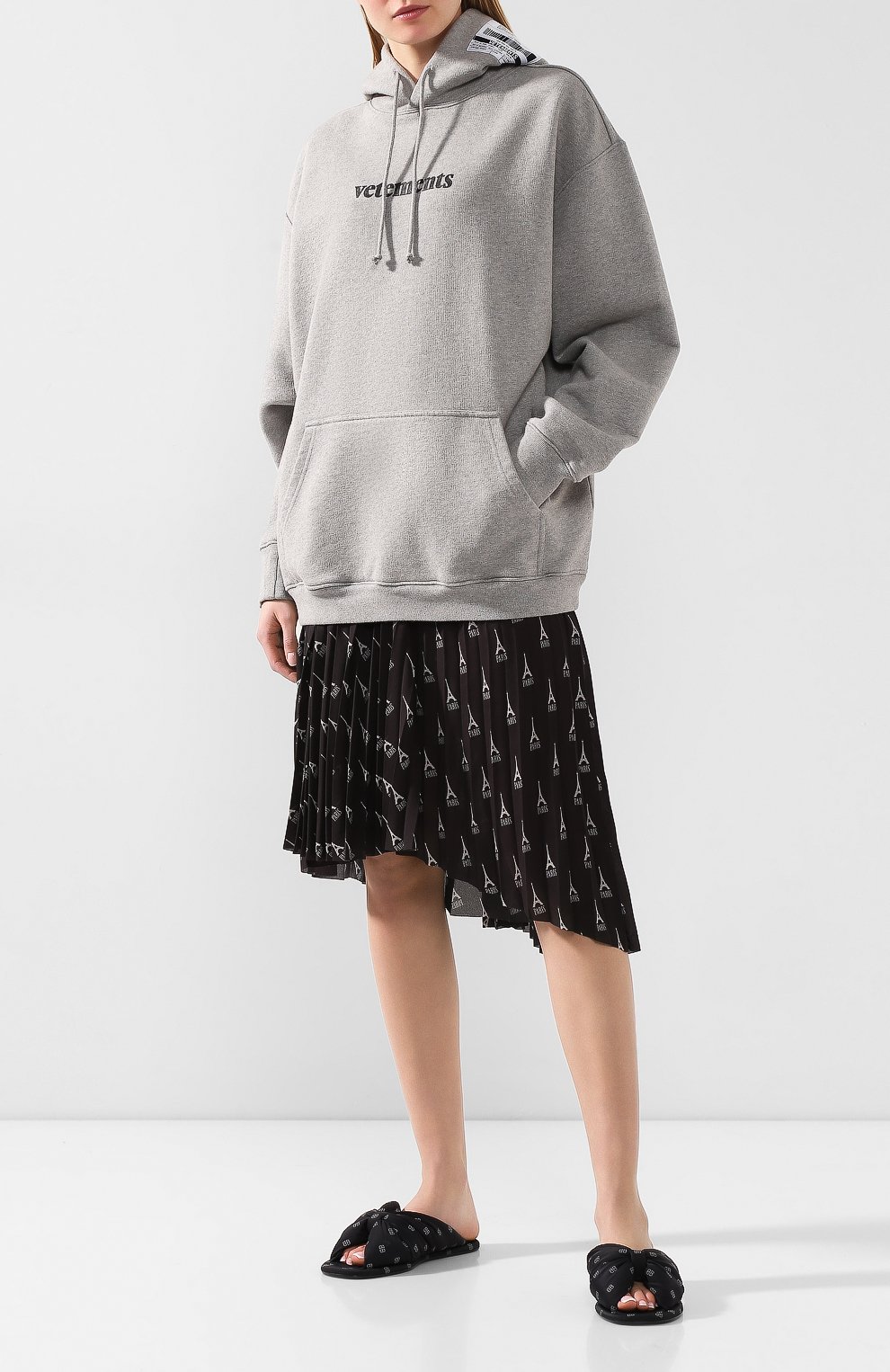 Хлопковое худи VETEMENTS серого цвета по цене 49350 руб., арт. SS20TR311 1620/W/GREY MELANGE, фото 2 Хлопковое худи VETEMENTS, арт. SS20TR311 1620/W/GREY MELANGE, фото 2